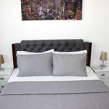 Luxury Center - Railways Station Hotel