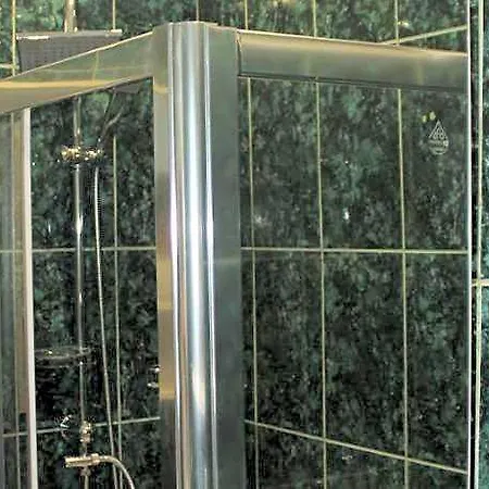 Luxury Center - Railways Station Hotel